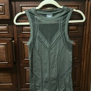 Athleta tank, super flattering